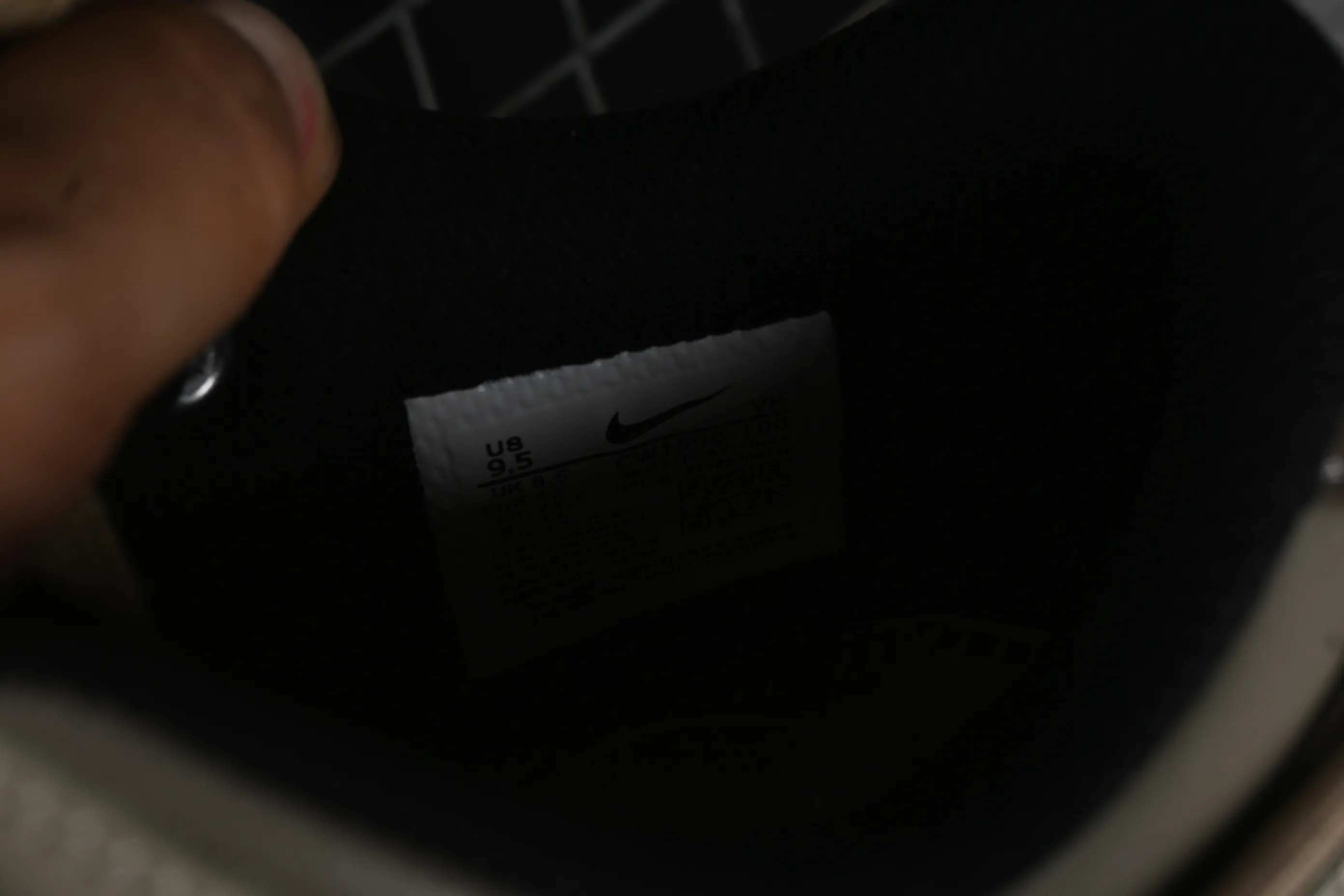 All Categories Nk SB Dunk Series Nk SB Dunk Low Low-top sneakers Nk Dunk Low Panda Prank Summer Theme Love Khaki Pudding Milk Tea SB Strappy Low-top Casual Shoes CW1590-100